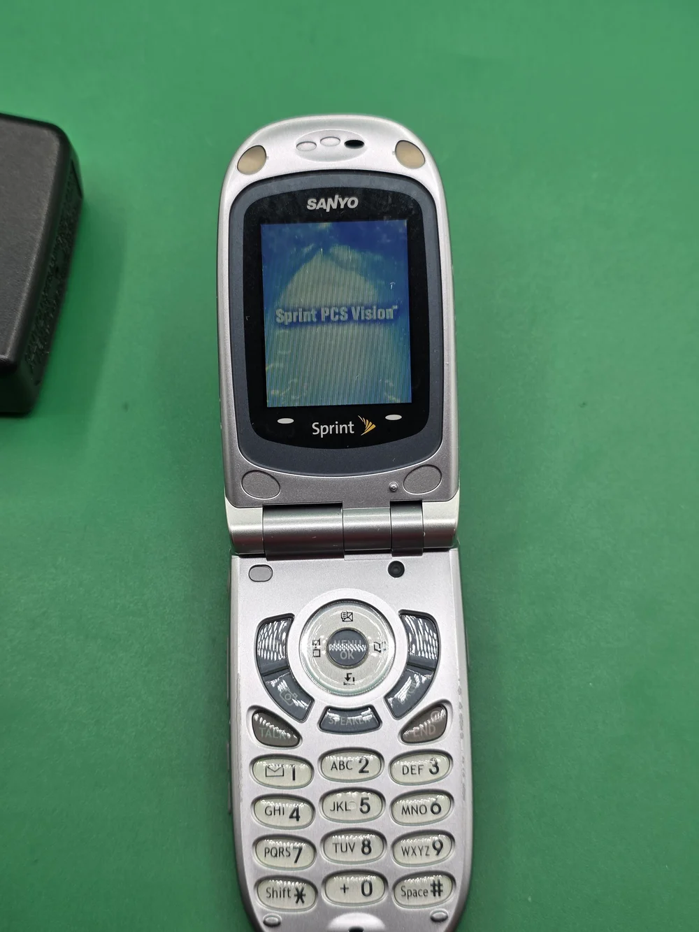 VINTAGE SANYO SCP-3100 SPRINT FLIP PHONE + CHARGER!
